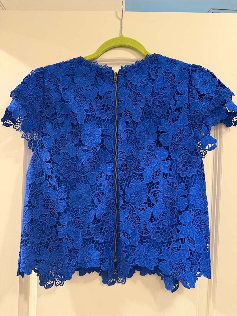 Alice + Olivia Royal Blue Floral Lace Short Sleeve Blouse - Picture 3 of 3